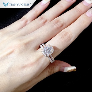 Anillos de Moissanita de Oro Rosa de 14k/18k, Recién Llegados de Tianyu Gems, Corte Cojín, Conjuntos de Anillos de Moissanita de 2.5ctw - Product Image 2