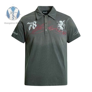 Polo da Uomo a Maniche Corte con Stampa Vintage di <span class=keywords><strong>Alfabeto</strong></span> e Numeri Sfumati, Effetto Lavato, Produzione all'Ingrosso Personalizzata - Product Image 2