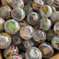 Vente en gros à prix réduit : Capsules surprises rondes transparentes de 75 mm en forme d'œuf torsadé avec jouets blocs de construction de voiture