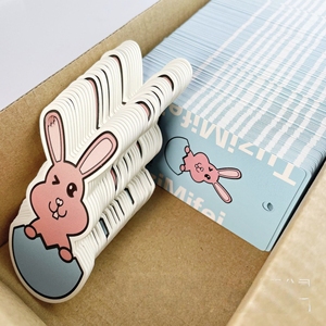 Tag gantung pakaian berbentuk kelinci cetak kustom, Tag Logo merek dengan kode QR untuk kemasan garmen - Product Image 4