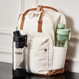 Bouteille d'eau de sport en plastique, gourde de gym sans BPA avec couvercle et poignée de transport pour adultes - Product Image 2