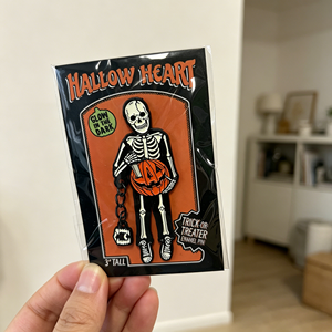 Spilla da bavero in metallo personalizzata, in smalto morbido, con catena, che si illumina al buio, a tema <span class=keywords><strong>horror</strong></span> anni '80, nera, per giacca, decorazione di Halloween - Product Image 6