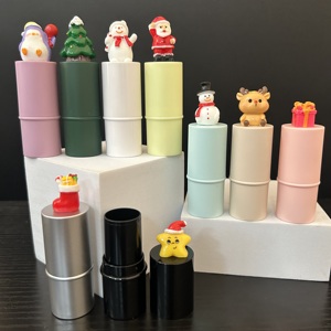 ISMAN - Bálsamo Labial de Lujo en Tubo de 6g con Diseño Navideño de Muñeco de Nieve, Papá Noel y Reno, Estuche Redondo Mate para Lápiz Labial, Plástico, Regalo Navideño, Venta al Por Mayor - Product Image 1