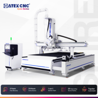 Routeur CNC multifonctionnel 4 axes ATC avec tête pivotante et axe rotatif pour la sculpture 3D, la fabrication de meubles et de portes, compatible NC Studio