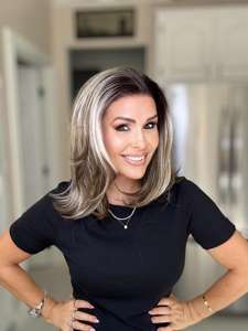 Perruques synthétiques frontales 13x4 HD Lace transparentes sans colle, résistantes à la chaleur, avec mèches blondes noisette de haute qualité, en gros - Product Image 4