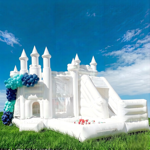 Château gonflable commercial blanc avec toboggan et piscine à balles, structure de jeu tout-en-un pour événements - Product Image 1