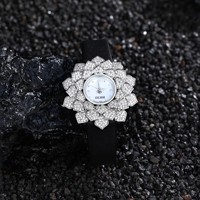 Jam Tangan Mewah Original High-Sense dari Baja Anti Karat dengan Desain Bunga Zirkon, Jarum Quartz, Tahan Air, Pesona Unik untuk Eropa