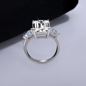 Anelli di Fidanzamento con Tre Pietre Moissanite, Colore D, 5 Carati Taglio Smeraldo, Argento 925 Massiccio, Anello Promessa per Anniversario e Matrimonio per Donne - Product Image 3