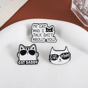 Broches en émail 'Cool Sunglasses Black Cat Mom Daddy', 'My Cat And I Talk Shit About You', badges <span class=keywords><strong>de</strong></span> revers, bijoux, cadeaux pour amis - Product Image 2