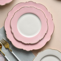 Luxuriöse Keramikteller mit Goldrand und Wellenkante, Rosa und Weißes Geschirr für Hochzeiten, Bankette und Zuhause