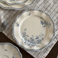 Ensemble d'assiettes en céramique à motif floral bleu vintage européen, forme ondulée, pour mariage et événements