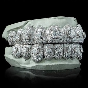 ขายส่งชุดกริลล์ซ์ฟันเพชรโมอิสซาไนต์ VVS สไตล์ฮิปฮอป เงินแท้ 925  รับสั่งทำ พร้อมจำหน่ายในราคาตลาดที่ดีที่สุด - Product Image 3