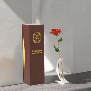 Rosa de Papel Metálico Dorado Hecha a Mano con Flores Rojas de Kelin, Decoración Realista para Interiores/Exteriores, Regalo de Año Nuevo - Product Image 3