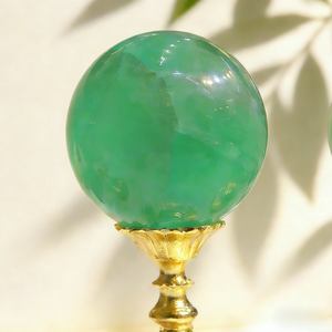 Boules de cristal de fluorite verte naturelle brute, sculptées, attirent l'attention, pour la décoration intérieure - Product Image 1