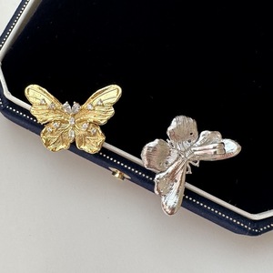 Pendentif papillon élégant rétro français en argent pur S925 avec zircon étincelant, luxe léger, mode simple pour le printemps et l'été - Product Image 2
