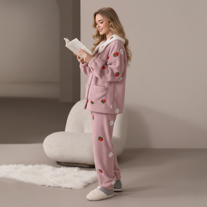 Produttore lungo in <span class=keywords><strong>pile</strong></span> di poliestere caldo termico fragola grazia Casual Plus Size <span class=keywords><strong>pigiama</strong></span> da donna personalizzato per l'autunno e l'inverno - Product Image 2
