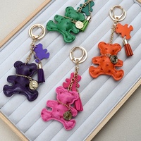Porte-clés Mini Ours Mignon en Gros, en Cuir PU Coloré avec Pompon, Breloques pour Clés de Voiture, Sacs et Décoration, Cadeaux