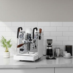 Macchina per Espresso a Doppio Uso con Montalatte Professionale e Manometro in Tempo Reale per Uso Domestico e Caffetteria - Product Image 1