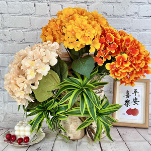 Flores artificiales de hortensia Queyiyi, 5 cabezas, flores de seda de colores primaverales para decoración del hogar. - Product Image 1