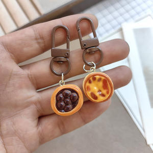 Llavero de chocolate con forma de tarta de huevo, colgante de corazón lindo para niña, accesorio para bolso de estudiante, decoración colgante para mejor amiga - Product Image 2