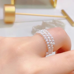 Anillo de Perlas de Agua Dulce Naturales Multicapa Hecho a Mano, Accesorio Versátil con Cuentas de 2-3 mm para Mujer - Product Image 2