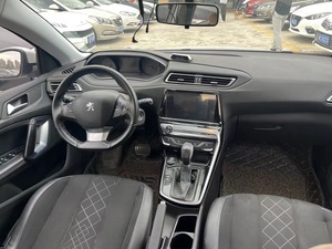 La Dongfeng <span class=keywords><strong>Peugeot</strong></span> <span class=keywords><strong>308</strong></span> 5 places est fabriquée en Chine avec une boîte de vitesses automatique, une voiture à essence. - Product Image 4