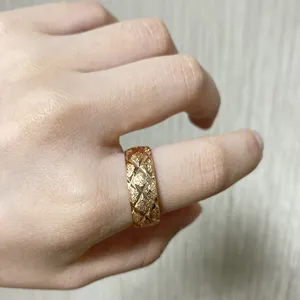 Dubaï Offre Spéciale 18k Plaqué Or Bijoux Bague Moyen-Orient Arabe Luxe Feuille Coeur Bague de Mode Pour Femmes