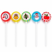 Originele handgemaakte kerstlollies met diverse kerstmotieven en gemengde fruitsmaken voor festivaldecoratie