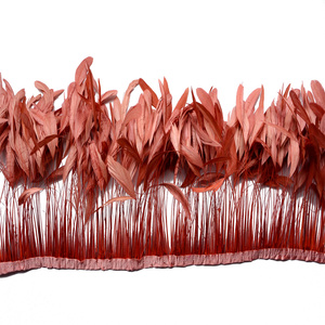 Una frangia di <span class=keywords><strong>gallo</strong></span> di piume di pollo da 6/8 Hs-218 in rosso per Costume artigianale fai da te - Product Image 6