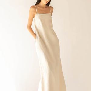 Robe longue en lin mélangé personnalisée pour femme, couleur ivoire, bretelles spaghetti, col carré - Product Image 1