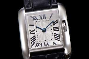 Montre mécanique automatique élégante et tendance avec cadran radial argenté gravé et aiguilles en acier bleu - Product Image 5