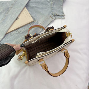 กระเป๋าถือผู้หญิงสไตล์เกาหลีแบบเรโทร ขนาดใหญ่ วัสดุ PU คุณภาพสูง พร้อมซิปปิด - Product Image 2