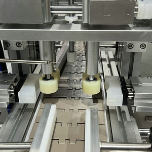 Línea de Llenado y Tapado Semiautomática de Seis Cabezales con Bomba Magnética para Botellas de Plástico, Envasado de Productos Químicos, 220V Eléctrica, Alta Precisión - Product Image 4