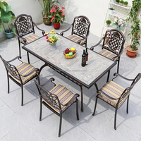 Chaise de cour durable de conception européenne impériale - Aluminium moulé avec embossage de pivoine, pieds tournés pour villa, ferme, extérieur