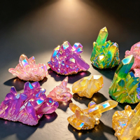 Vente en gros de grappes de cristaux d'aura en quartz clair plaqué titane arc-en-ciel électrolytique pour la décoration intérieure