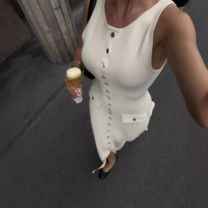 2024 Neues Ärmelloses Langes Kleid für Damen mit Metallschnallen-Verzierung Gestricktes Pulloverkleid Boutique-Kleidung Fabrik-Großhandel - Product Image 4
