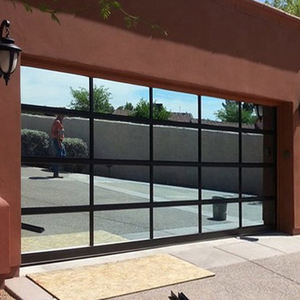 Style américain personnalisé automatique noir cadre en aluminium isolé réfléchissant finition miroir panneau <span class=keywords><strong>de</strong></span> verre sectionnel <span class=keywords><strong>porte</strong></span> <span class=keywords><strong>de</strong></span> <span class=keywords><strong>garage</strong></span> <span class=keywords><strong>pour</strong></span> <span class=keywords><strong>2</strong></span> <span class=keywords><strong>voitures</strong></span> - Product Image 2