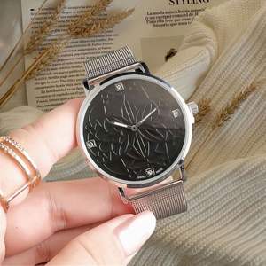 Reloj de cuarzo con correa de piel de cocodrilo y aleación de estilo empresarial para mujer - Product Image 3