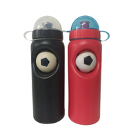 Bouteille d'eau de sport en plastique écologique en forme de ballon de football de 550 ml avec couvercle pour la randonnée