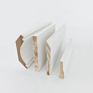 Zócalo de Madera Laminada Tradicional, Moldura de Pared, Madera de Pino Imprimada en Blanco y MDF, Molduras Ecológicas y Duraderas - Product Image 1