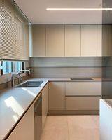 Aparador Esquinero sin Tiradores con Cajones y Puertas de Almacenamiento, Minimalista, Lacado Beige, para Comedor
