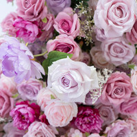 Chemin de table floral long rose poudré et lavande, arrangement de fleurs artificielles en soie (calla, lys, rose) pour décoration classique de mariage et de fête