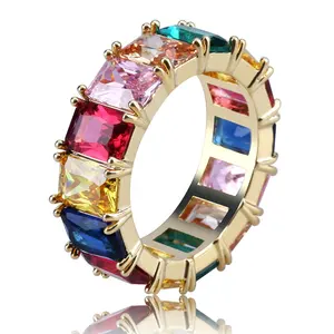 Materiale in ottone placcato oro con montatura a polo arcobaleno colorato taglio smeraldo CZ Eternity Ring