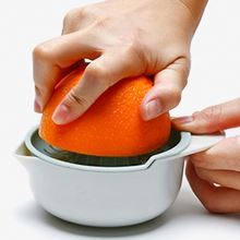 High Quality Plastic Manual Fruit <b>Press</b> Citrus Lime Lemon <b>Orange</b> Juice Fruit Reamer Lemon Squeezer with Strainer - Product Image 3