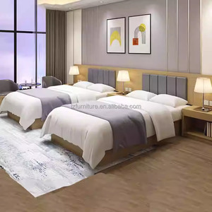 ชุดเฟอร์นิเจอร์ห้องนอนโรงแรมระดับ 3 ดาว โครงเตียงไม้จริงพร้อมหัวเตียงหุ้มเบาะ โต๊ะข้างเตียง ตู้วางทีวี และตู้เสื้อผ้า - Product Image 3