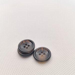 Bottoni in Urea Rotondi da 28L con 4 Fori, Personalizzabili con Logo, Ecologici e Ignifughi per Blazer e Cappotti - Product Image 2