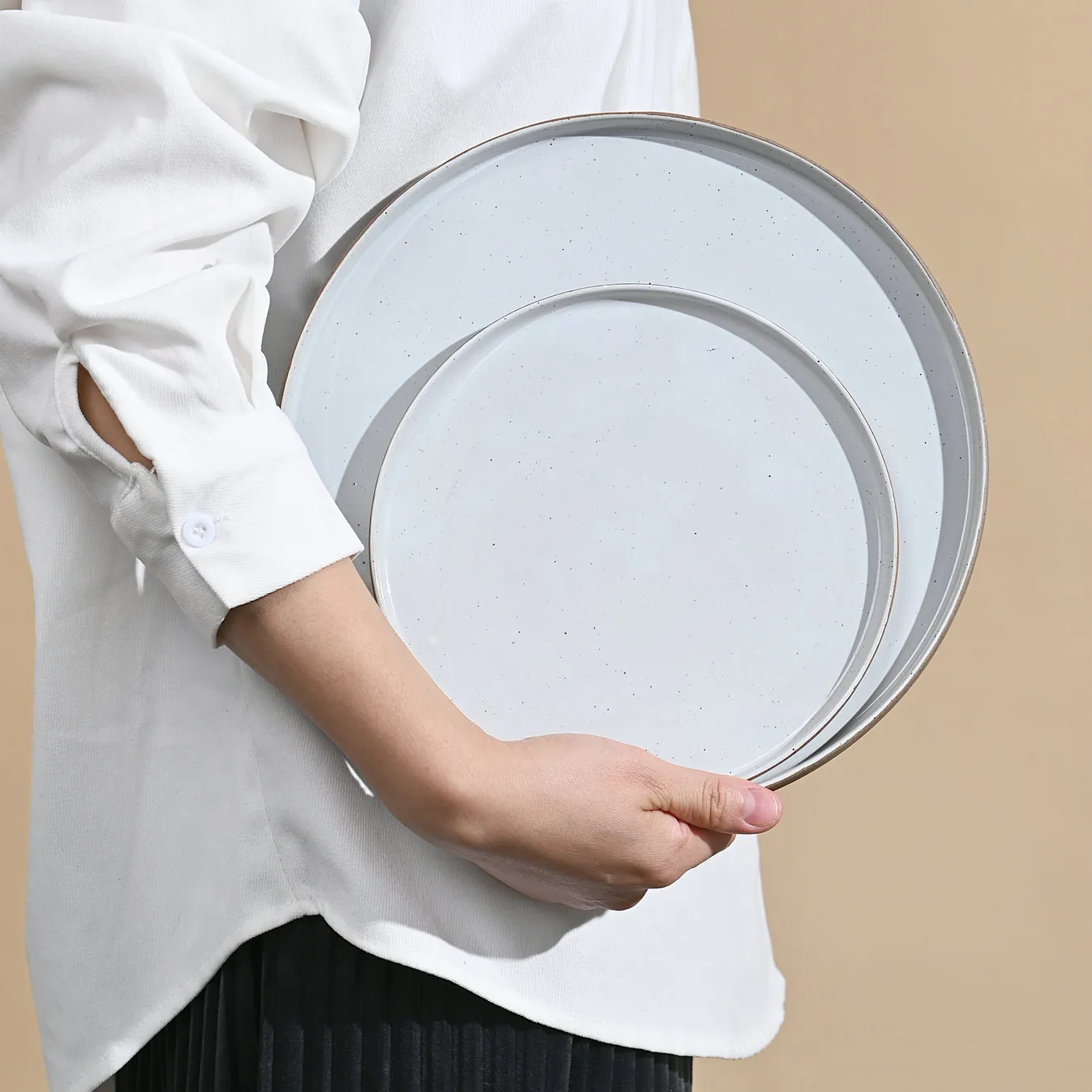 Nouvelle mode sablo-argileux plat dîner rustique en céramique plaques de chargeur côté porcelaine blanche assiettes plates