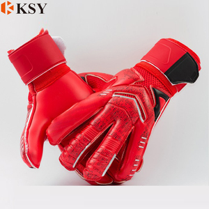 Gants <span class=keywords><strong>de</strong></span> gardien <span class=keywords><strong>de</strong></span> <span class=keywords><strong>but</strong></span> les plus vendus, utilisés pour protéger les gants <span class=keywords><strong>de</strong></span> gardien <span class=keywords><strong>de</strong></span> football, avec du latex épais <span class=keywords><strong>de</strong></span> haute qualité, acceptent le logo personnalisé - Product Image 4