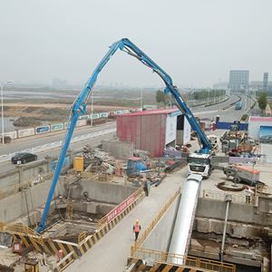 Camión bomba de hormigón con pluma de 17m, 38m, 42m, 47m, 48m, 53m, 56m, 63m de la fábrica China JIUHE en venta - Product Image 3