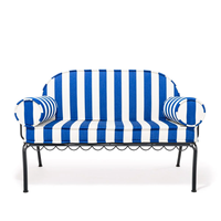 Canapé d'extérieur trois places à festons de style français moderne, banc de bistrot rayé pour jardin, structure métallique, coussins imperméables à séchage rapide